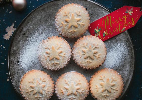 mince pies on a plate with a red merry Christmas tag